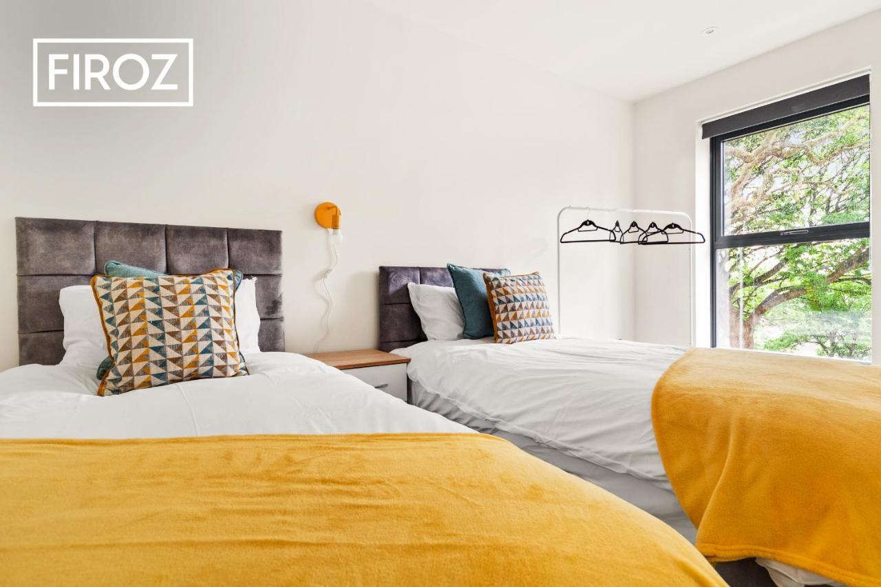 Spacious 4 Bedroom 3 Bath House For Families & Contractors With Free Parking, Fast Wi-Fi & Netflix By Firoz Property Management Leeds  Ngoại thất bức ảnh